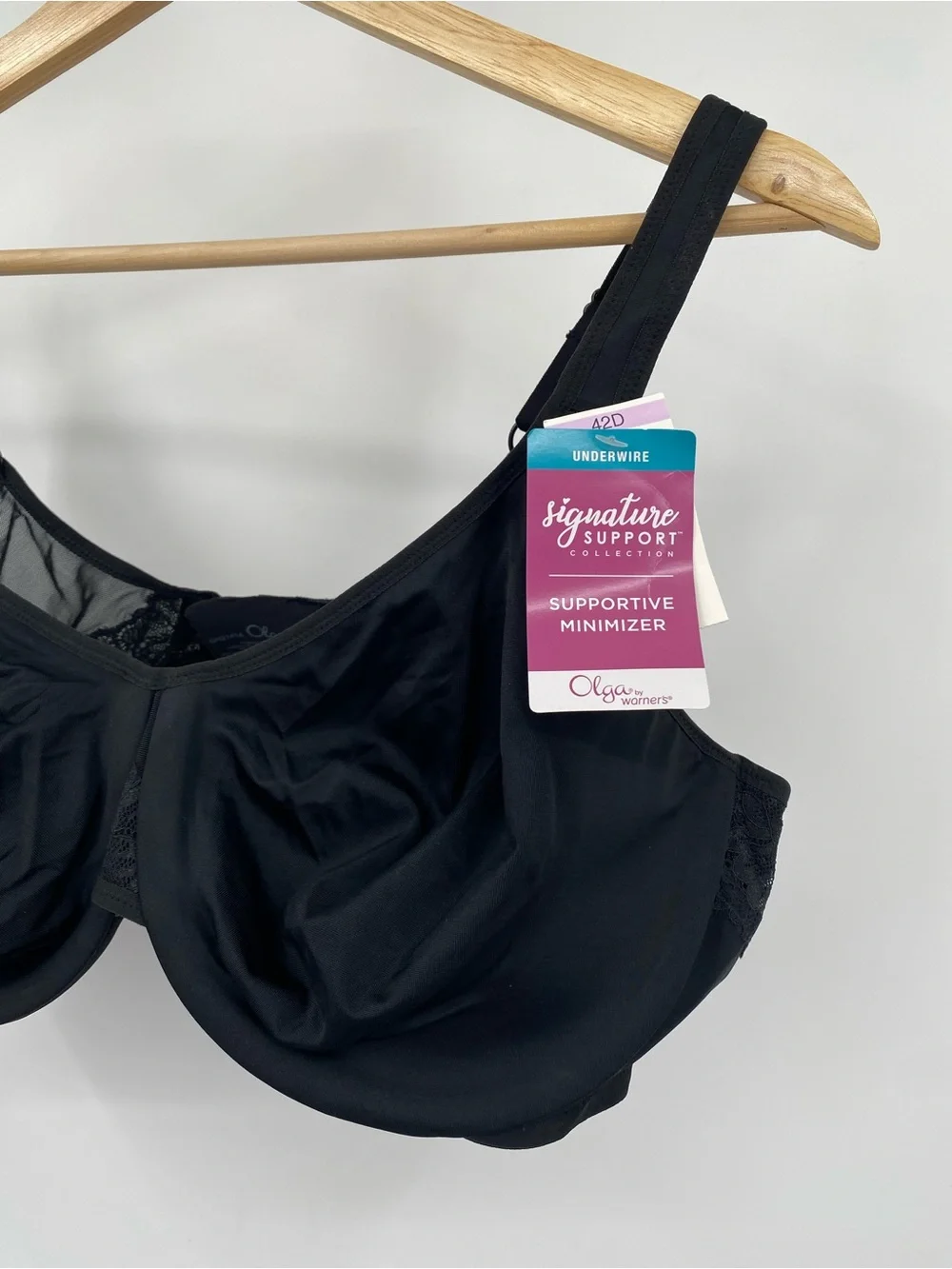 Olga Women's Signature Support Minimizer Bra Black 42D. NWT